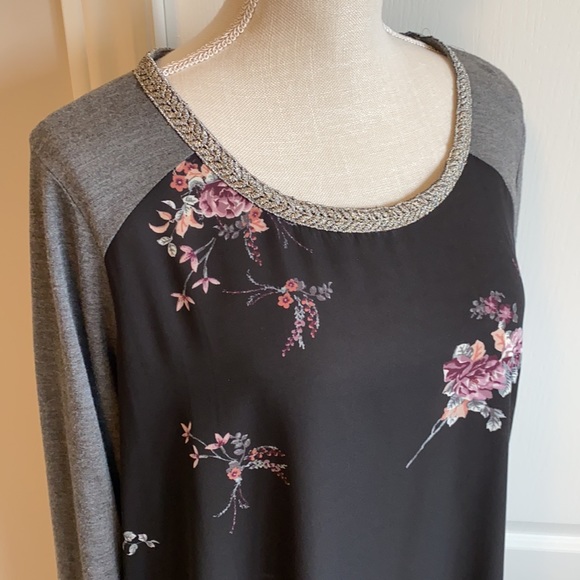 3/$15 Maurices - Lovely Floral Long Sleeve Top - Picture 4 of 5